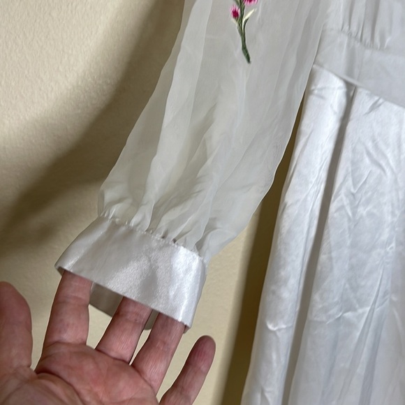 Victoria's Secret Vintage Gold Label White Embroidered Wrap Satin Robe Size M/L - Picture 5 of 10